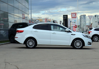 Подержанный автомобиль Kia Rio Sedan 2015 года (4 фото)
