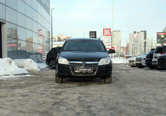 Подержанный автомобиль Opel Astra Wagon 2012 года (2 фото)