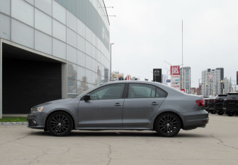 Подержанный автомобиль Volkswagen Jetta Sedan 2016 года (8 фото)