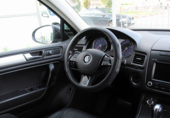 Подержанный автомобиль Volkswagen Touareg 2012 года (13 фото)