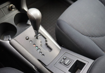 Подержанный автомобиль Toyota RAV4 2006 года (18 фото)