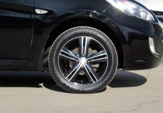 Подержанный автомобиль Hyundai Solaris Sedan 2013 года (9 фото)