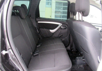 Подержанный автомобиль Nissan Terrano 2016 года (19 фото)