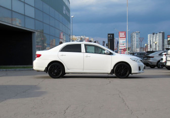 Подержанный автомобиль Toyota Corolla Sedan 2012 года (4 фото)
