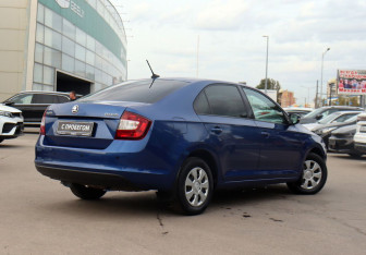 Подержанный автомобиль Skoda Rapid Liftback 2018 года (5 фото)