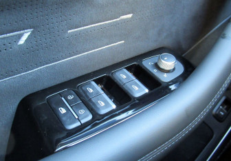 Подержанный автомобиль Geely Monjaro 2025 года (16 фото)