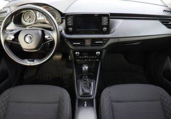 Подержанный автомобиль Skoda Rapid Liftback 2021 года (16 фото)