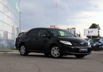 Подержанный автомобиль Toyota Corolla Sedan 2010 года (3 фото)