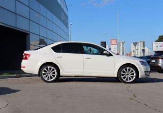 Подержанный автомобиль Skoda Octavia Liftback 2013 года (4 фото)