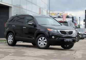 Подержанный автомобиль Kia Sorento 2012 года (3 фото)