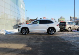 Подержанный автомобиль Geely Monjaro 2025 года (8 фото)