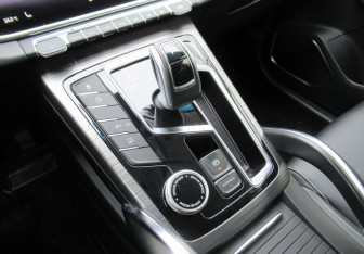 Подержанный автомобиль Geely Atlas Pro 2023 года (18 фото)