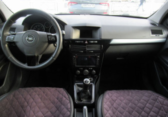 Подержанный автомобиль Opel Astra Wagon 2012 года (13 фото)