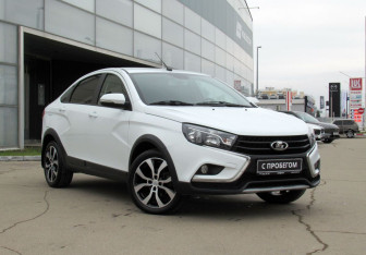 Подержанный автомобиль LADA (ВАЗ) Vesta Sedan 2018 года (3 фото)