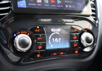 Подержанный автомобиль Nissan Juke 2011 года (16 фото)