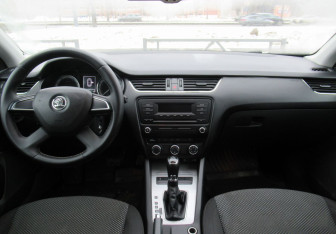 Подержанный автомобиль Skoda Octavia Wagon 2013 года (11 фото)