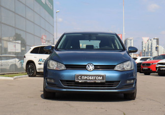 Подержанный автомобиль Volkswagen Golf Hatchback 2013 года (2 фото)