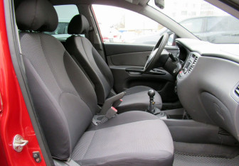 Подержанный автомобиль Kia Rio Hatchback 2010 года (11 фото)