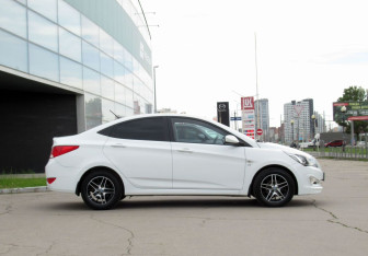 Подержанный автомобиль Hyundai Solaris Sedan 2014 года (4 фото)