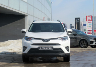 Подержанный автомобиль Toyota RAV4 2017 года (2 фото)