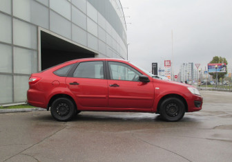 Подержанный автомобиль LADA (ВАЗ) Granta Liftback 2017 года (4 фото)