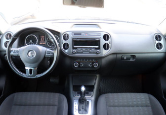 Подержанный автомобиль Volkswagen Tiguan 2014 года (12 фото)