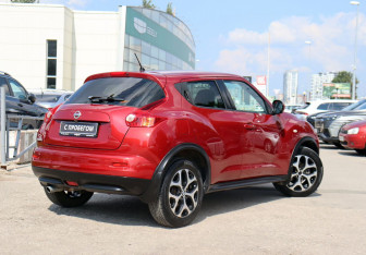 Подержанный автомобиль Nissan Juke 2011 года (5 фото)