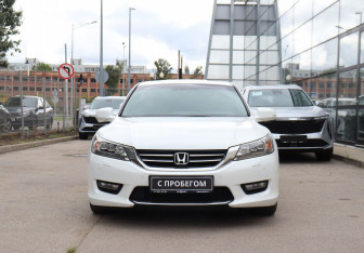Подержанный автомобиль Honda Accord Sedan 2013 года (2 фото)
