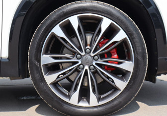 Подержанный автомобиль Geely Tugella 2023 года (9 фото)