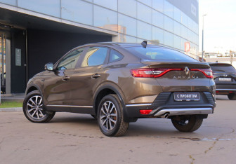 Подержанный автомобиль Renault Arkana 2021 года (6 фото)