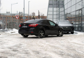Подержанный автомобиль Ford Focus Sedan 2012 года (5 фото)