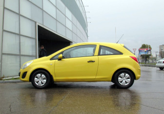 Подержанный автомобиль Opel Corsa 2011 года (8 фото)