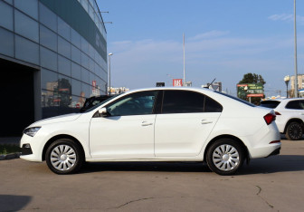 Подержанный автомобиль Skoda Rapid Liftback 2021 года (8 фото)