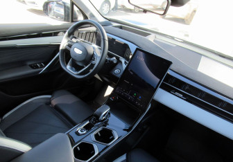 Подержанный автомобиль Geely Atlas 2024 года (12 фото)