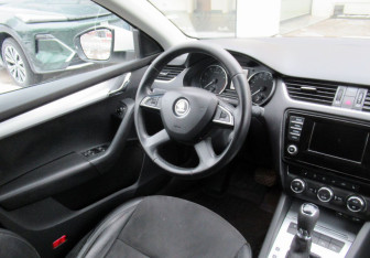 Подержанный автомобиль Skoda Octavia Liftback 2015 года (18 фото)