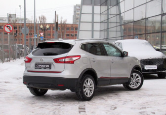 Подержанный автомобиль Nissan Qashqai 2017 года (5 фото)