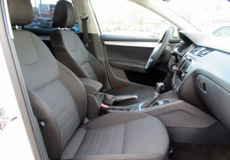 Подержанный автомобиль Skoda Octavia Liftback 2013 года (18 фото)