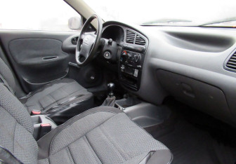 Подержанный автомобиль Chevrolet Lanos 2006 года (10 фото)