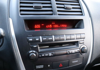 Подержанный автомобиль Mitsubishi ASX 2012 года (15 фото)