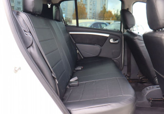 Подержанный автомобиль Renault Sandero 2012 года (17 фото)