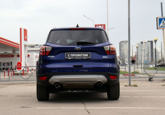 Подержанный автомобиль Ford Kuga 2017 года (6 фото)