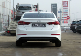 Подержанный автомобиль Hyundai Elantra Sedan 2017 года (6 фото)