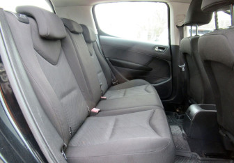 Подержанный автомобиль Peugeot 308 Hatchback 2011 года (11 фото)