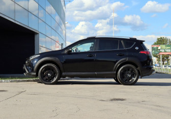 Подержанный автомобиль Toyota RAV4 2018 года (8 фото)