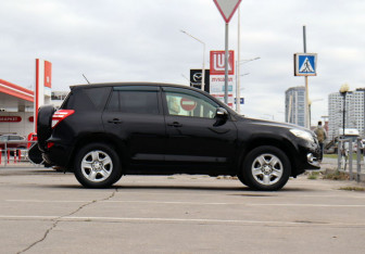 Подержанный автомобиль Toyota RAV4 2012 года (4 фото)