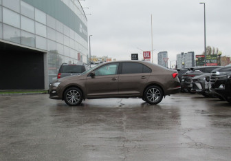 Подержанный автомобиль Skoda Rapid Liftback 2021 года (8 фото)
