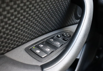 Подержанный автомобиль BMW X1 2016 года (12 фото)