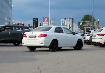 Подержанный автомобиль Toyota Corolla Sedan 2012 года (5 фото)