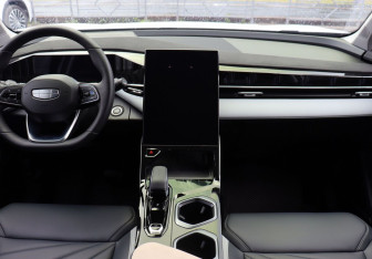 Новый Geely Atlas 2025 (15 фото)