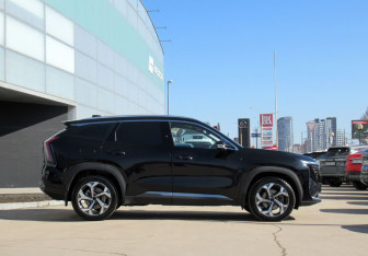 Подержанный автомобиль Geely Atlas 2024 года (4 фото)